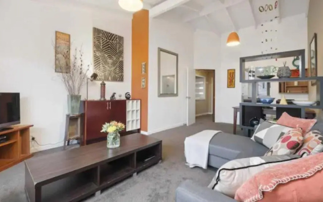 Fantastic Views, Close to Town 2 Bedroom Apartment