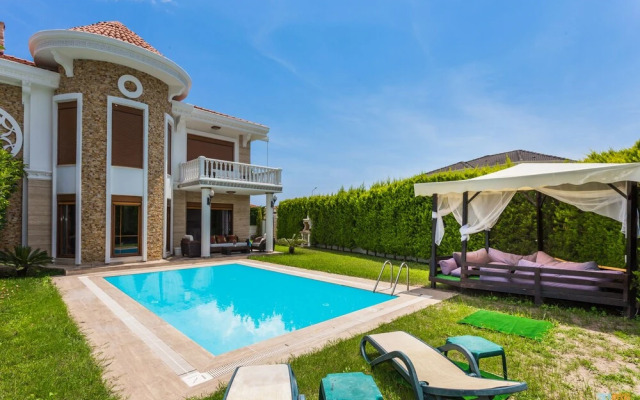 Villa Vista by Villatatilin