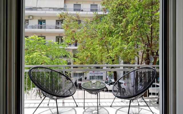 Elegant Big Apartment in Athens With Balcony