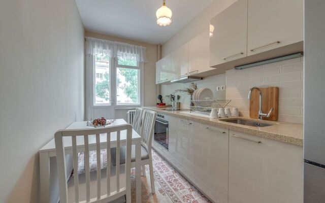 Beautiful Jewel in Top Center