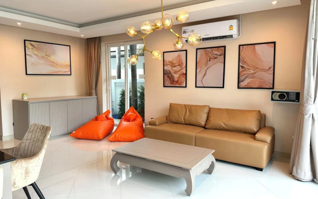Palm Oasis Pool Villa by Pattaya Holiday