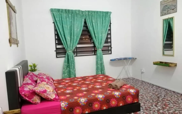 Homestay Camelia Kuala Terengganu SEROJA HOUSE - View Drawbridge & KTCC – Guest Rooms – Kuala Terengganu