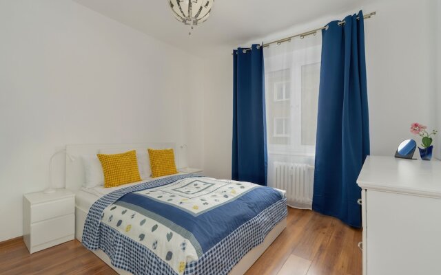 Traditional Apartment by Renters