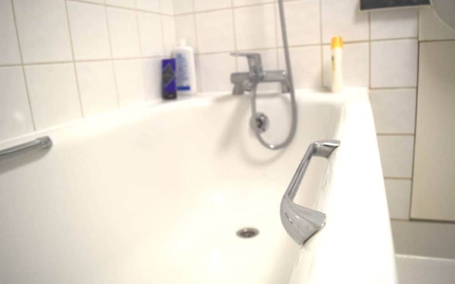 2 Bedroom North Kensington Apartment With Courtyard