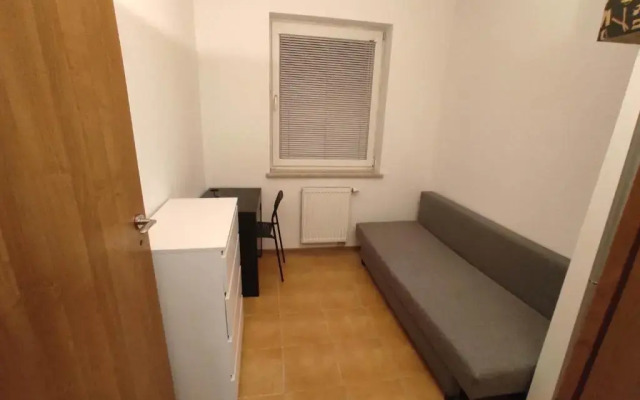 Nice room 2km to old town -150m from Metro Szwedzka