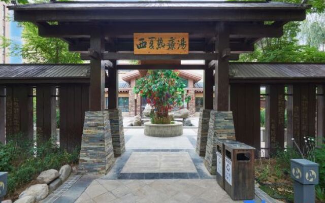 Manpu Tianmu Yangyan Hot Spring Hotel (Zhenbeibao Western Studios See Helan Performing Arts Town)