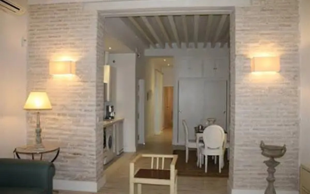 Relator Singular Apartments