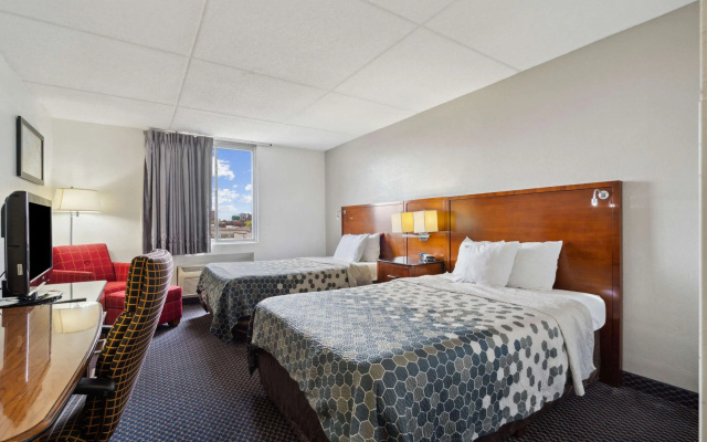 Econo Lodge Inn & Suites Waterloo Downtown