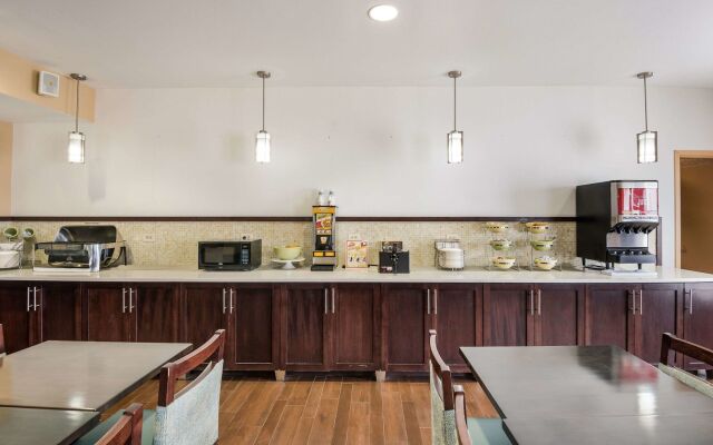 Quality Inn & Suites Quincy - Downtown