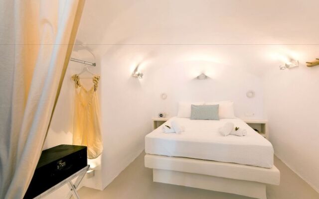 Kalamia Cave House
