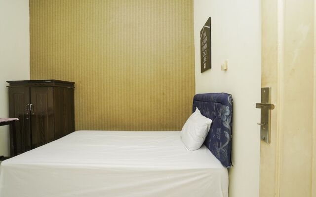 Oyo Life 2573 Griyo Kost Putra 205