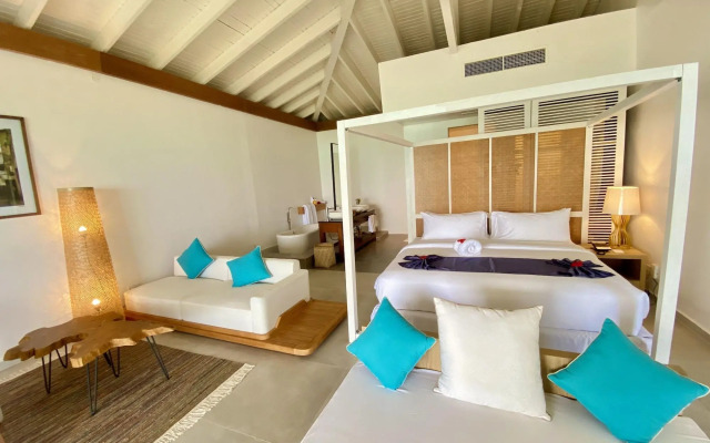 Le Mersenne Zanzibar, Autograph Collection