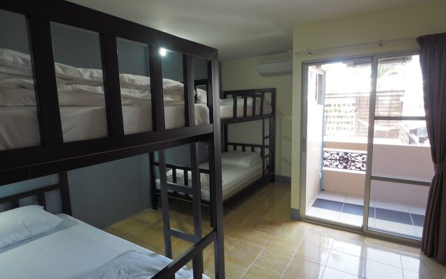 Just Sleep At Box Hostel