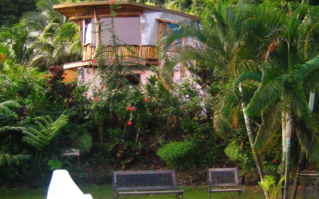 Vanira Lodge