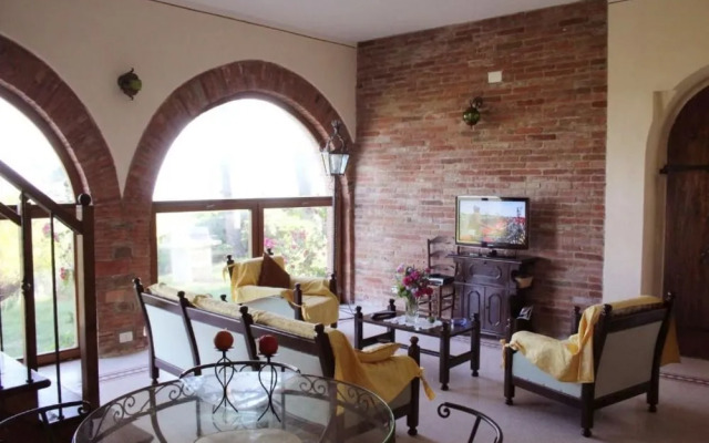 Beautiful Private Villa for 10 People with Private Pool, WIFI, TV, Pets Allowed and Parking