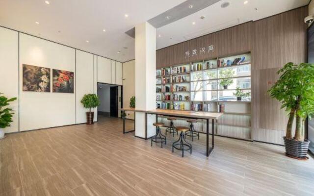 Hanting Hotel(Shanghai Pudong Airport Nanzhu Hotel)