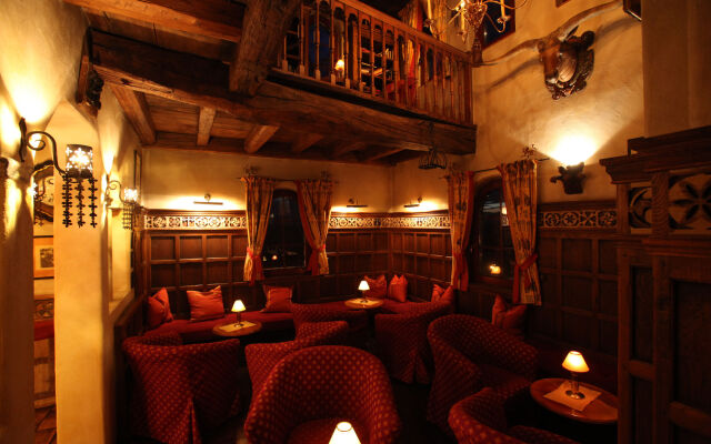 Europa-Park Freizeitpark & Erlebnis-Resort, Hotel Castillo Alcazar