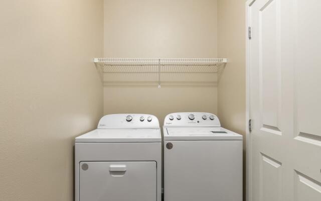 Bellevue Sophisticated 2BD 2BA Apartment