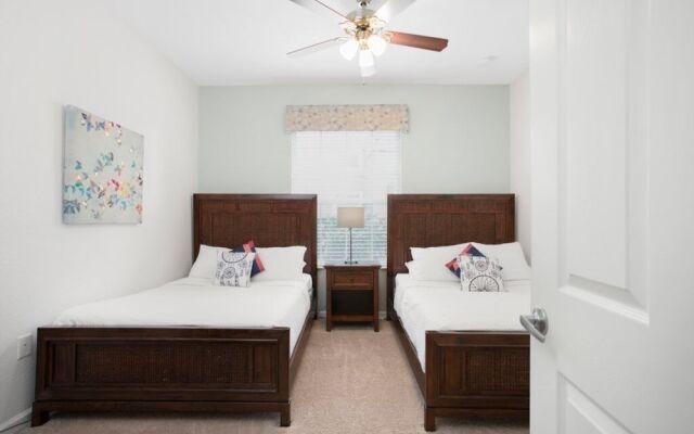 Luxury Oasis 3 Bedroom Condo by RedAwning