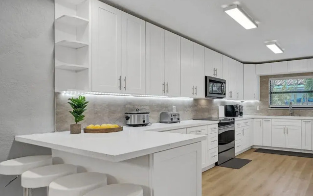 Modern Chic 7-BR with Pool & Gameroom