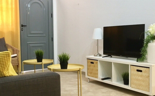 Enjoy Life in our Apartment. Wifi & Parking