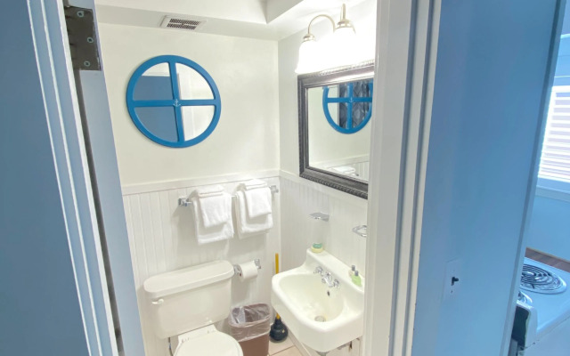 Vineyard Harbor Motel - Private Beach