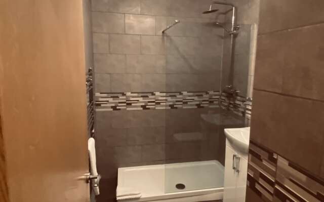 2 Guests - 5min To The Beach - Fireplace