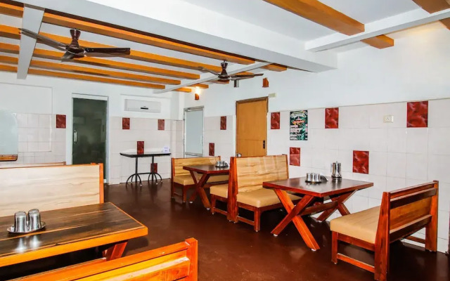 OYO 33399 Hotel Alwin