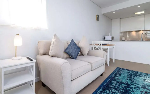 Exquisite Apartment With BBQ and Pool, Near Shops