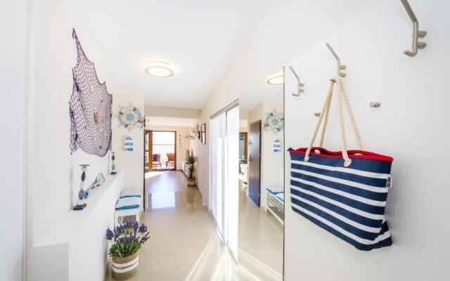 Aquamarine Deluxe Penthouse Apartment