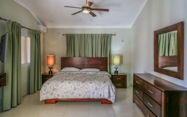 Villa with 4 Master Bedrooms w En-suite Bathrooms