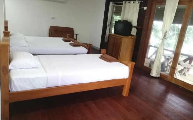 Jansom Beach Resort Ranong
