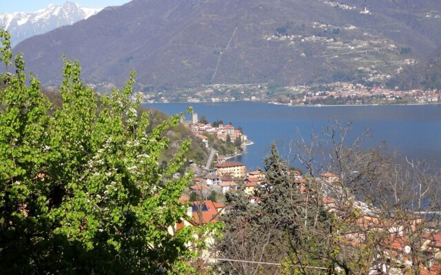 Cozy Apartment With a Balcony. Beautiful Lake View