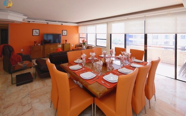 Alexander 807 5 Bedroom Apts by RedAwning