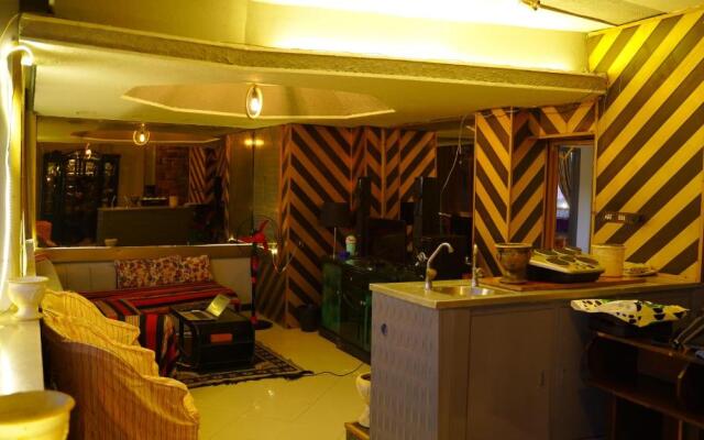 Spacious 2 Bedroom Apt Viewing the Holy Nile
