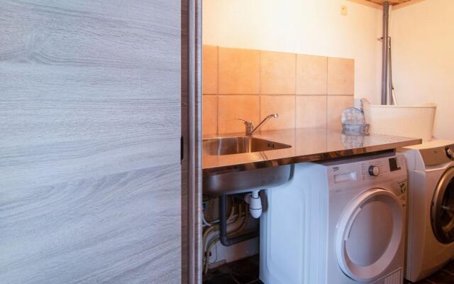 Very spacious house with sauna, spa and countryside views
