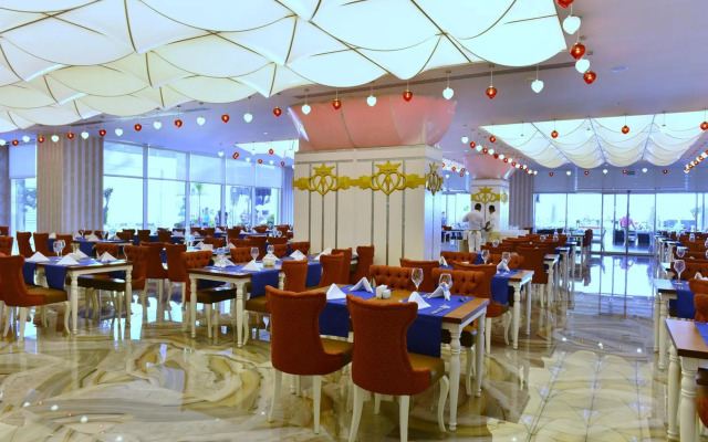 Azura Deluxe Resort & Spa