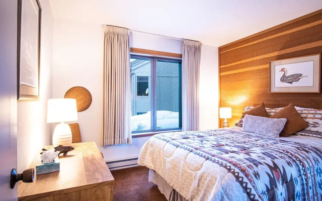 Snow Creek 1553 - Ski-in/ski-out + Pool & Hot Tub