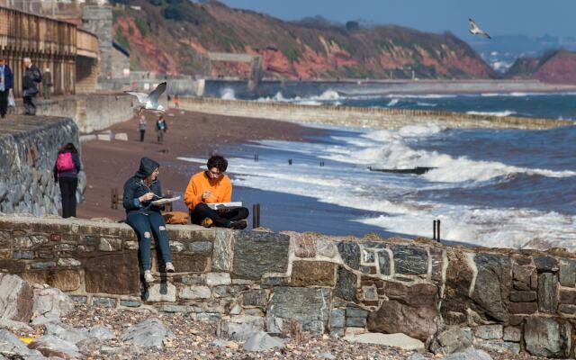Modern Apartment in Dawlish With Dawlish Coast View