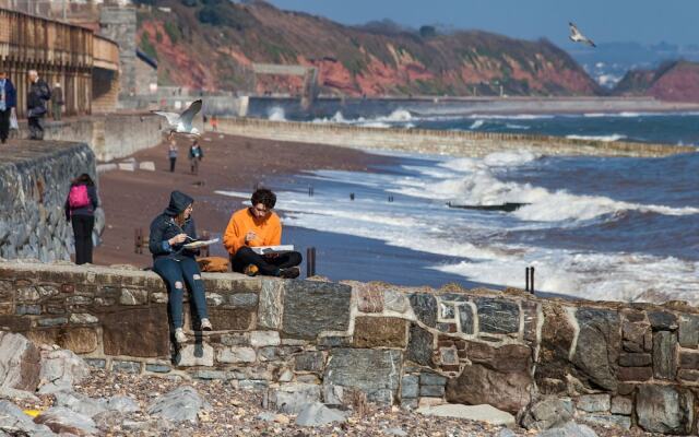 Modern Apartment in Dawlish With Dawlish Coast View