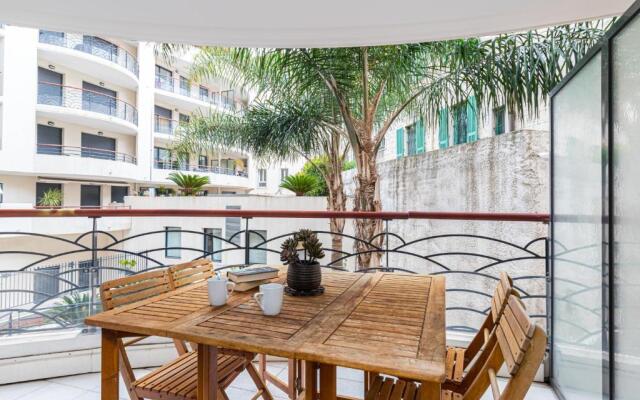 Nice 1 Bedroom downtown Carré d'Or with garage