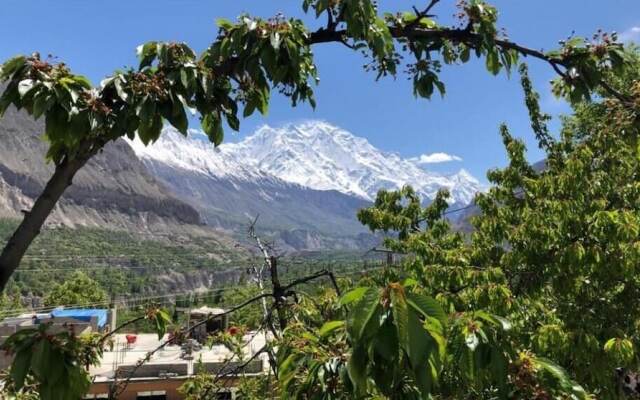 Hotel Hunza White House