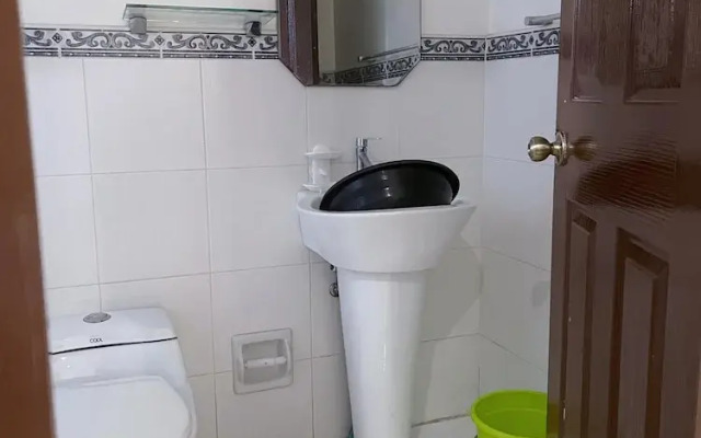 18 La Guardia Ext