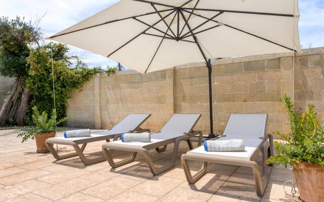 Masseria Le Giare In Carpignano Salentino