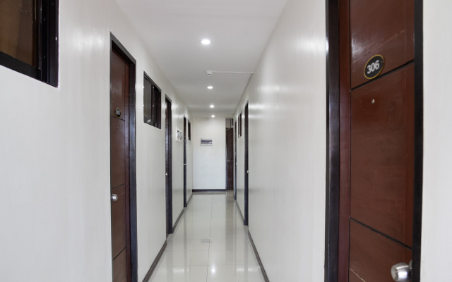 Circle-b Apartelle & Suites