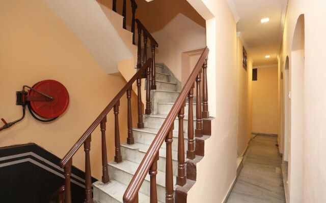 OYO 2360 Hotel Raviz Inn