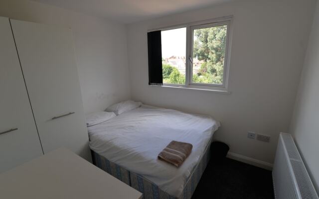Modern Holiday Home in Coventry Near the Centre