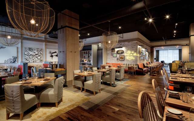 The Logan Philadelphia, Curio Collection by Hilton
