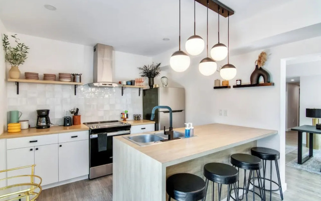 4BR Sleeps 10 Pet Friendly w/ Bbq!