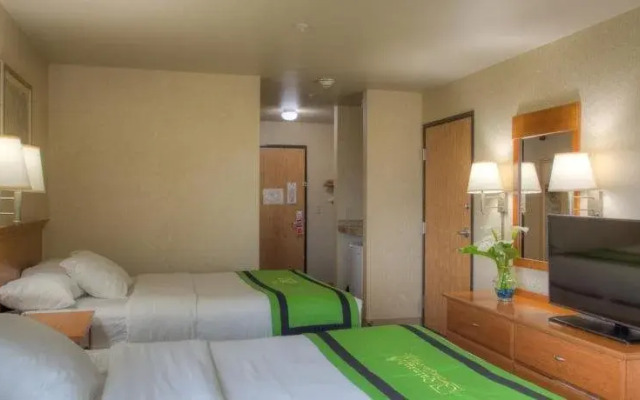 Pacific Sunrise Inn & Suites
